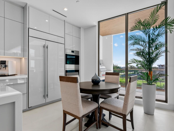 Coastal Luxury Retreat in Longboat Key - 2-Bedroom Condo Stunning Views